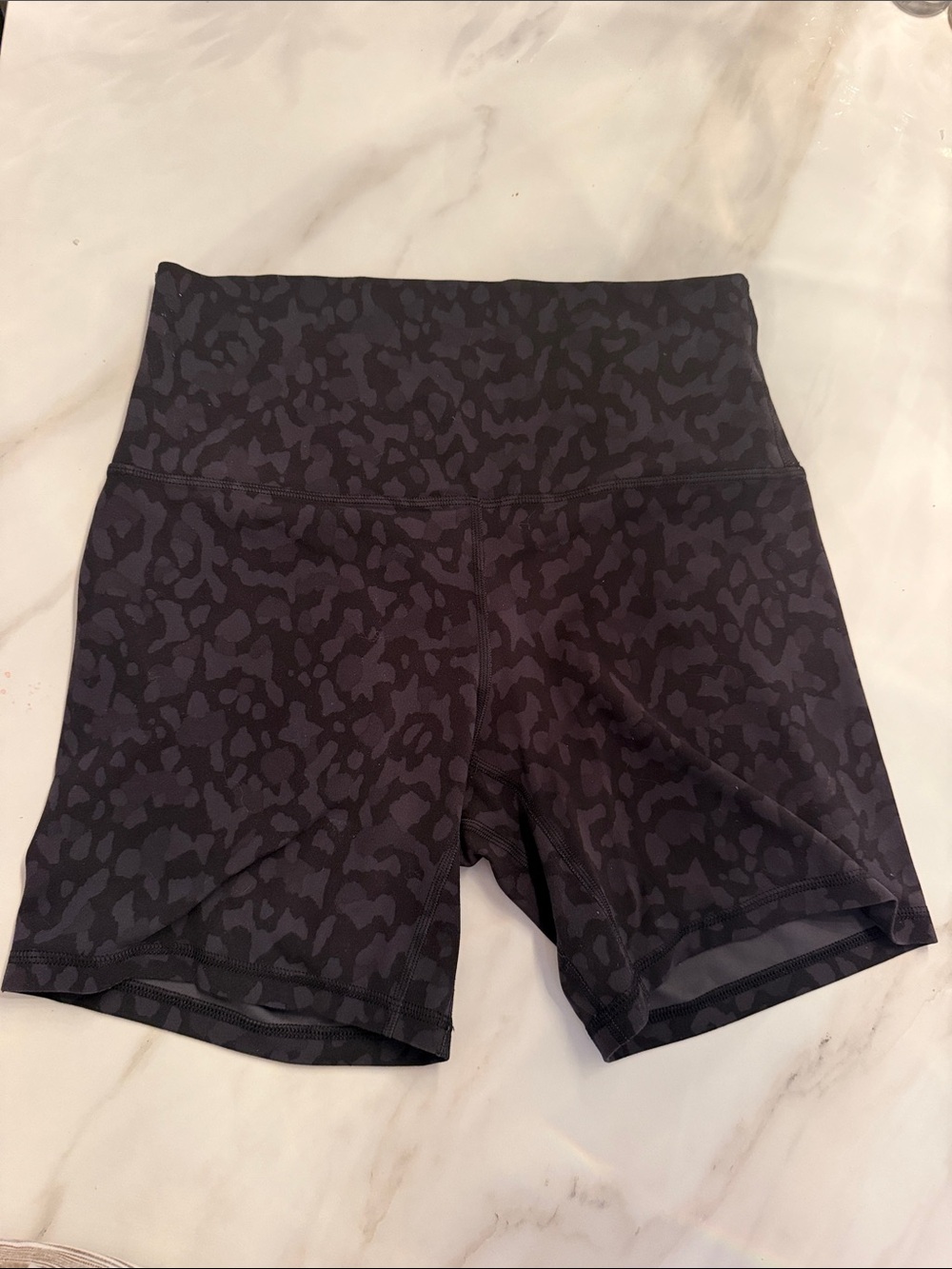 lululemon athletica High-Rise Bike Shorts - Black Leopard Print - Picture 2 of 3